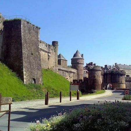Villa House At The Foot Of The Castle Of Fougères Exterior foto