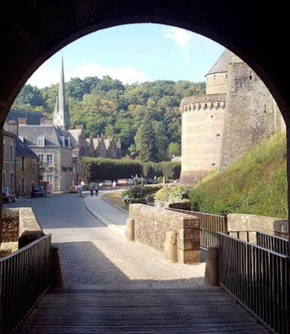 Villa House At The Foot Of The Castle Of Fougères Exterior foto
