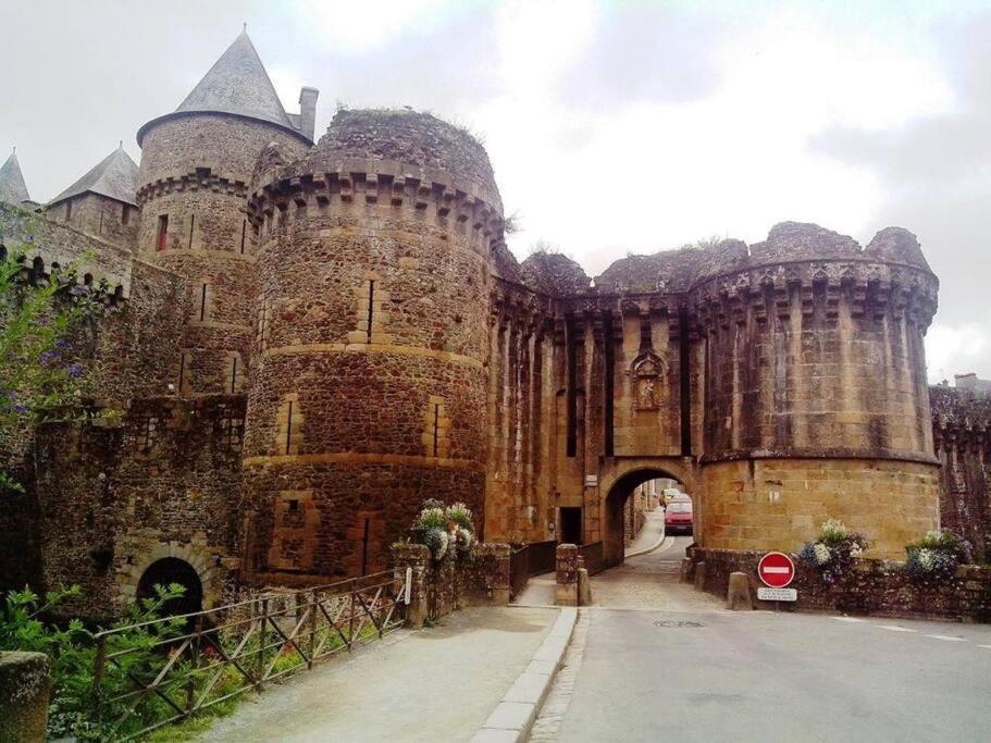 Villa House At The Foot Of The Castle Of Fougères Exterior foto